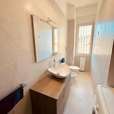Modern Two-room Near M4 And Linate 아파트